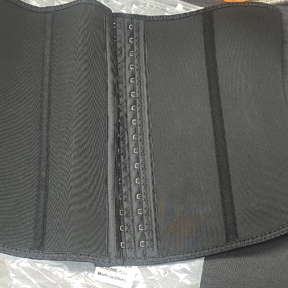 Black Shapewear Corset - Picture 5 of 5